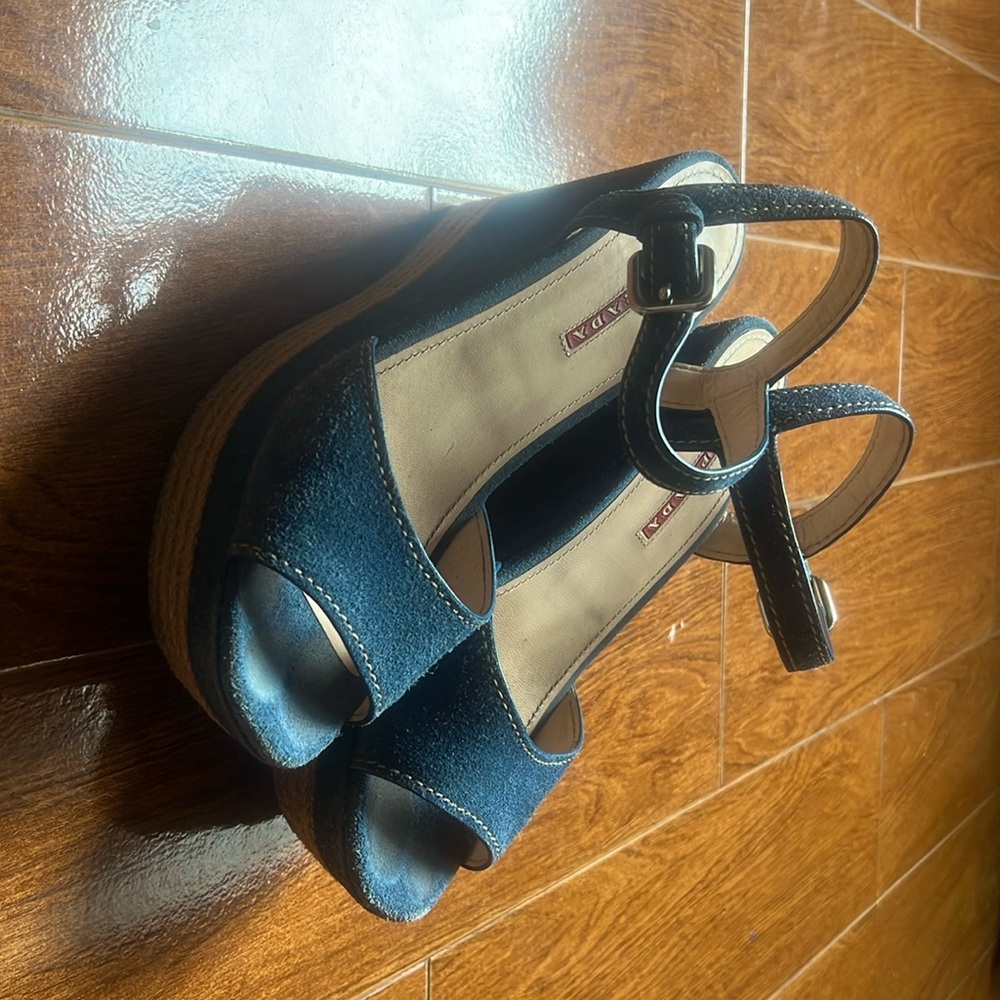 Suede Sandals
Women's Size: 8.5 | IT 39